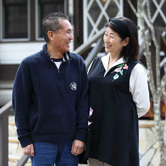 オーナーのひろ子さんと篠塚建次郎